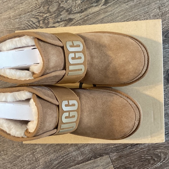 UGG Boots Girls UGG K Neumel II Graphic Boots Kids Size 6 Chestnut Tan Winter - Picture 2 of 10